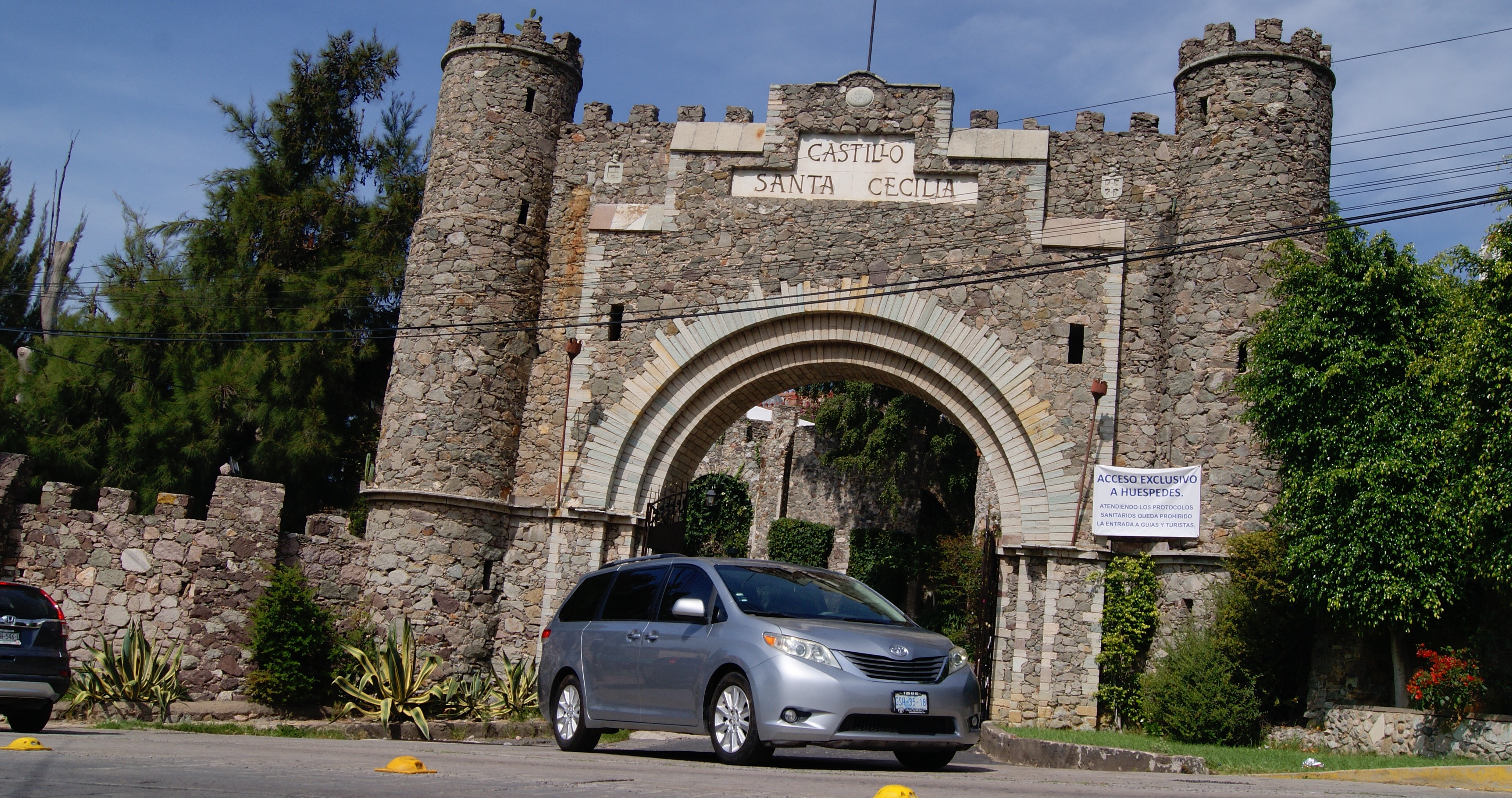 Travel with us (movement of individuals or groups).